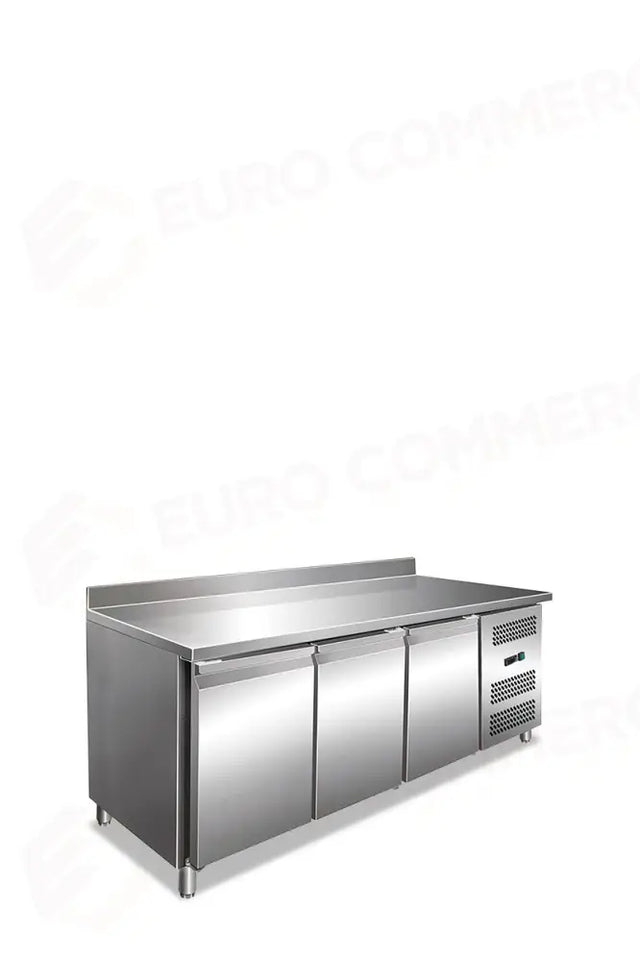 TABLES RÉFRIGÉRÉES 3 PORTES, VENTILÉES - +2 °C / +8 °C - GN 3200 TN AVEC DOSSERET - KLIMAITALIA
