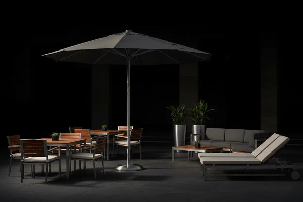 ➤ PARASOLS ET MOBILIER D'EXTÉRIEUR