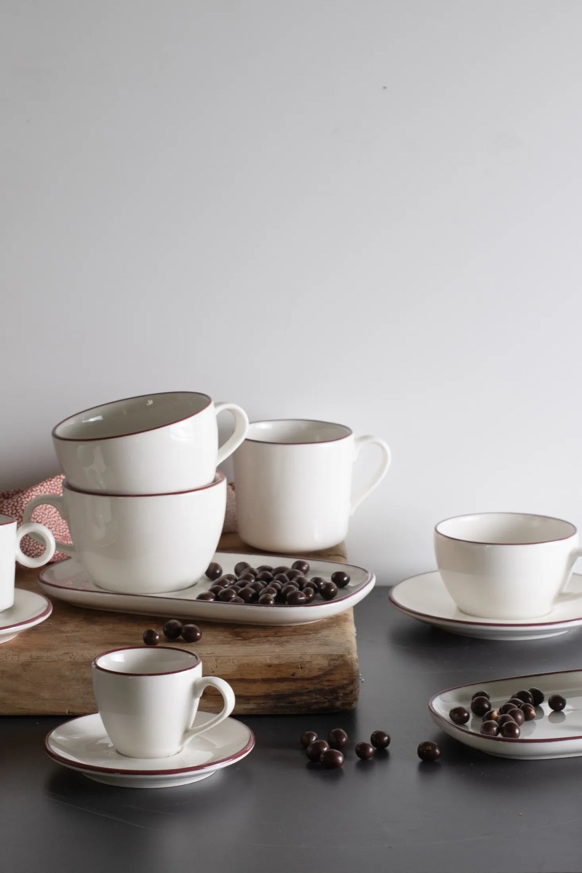 MODEST MAROON PIAZZA MUG 260 CC - 13001-225026 - ID FINE