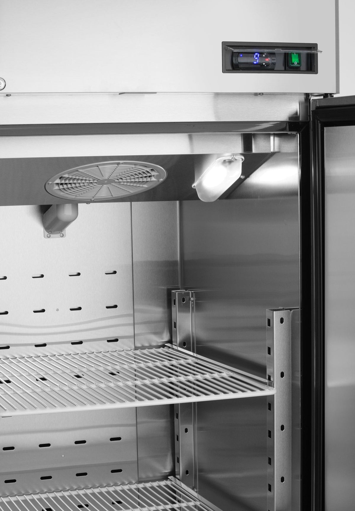 CONGELATORE PROFI LINE 670 L, ARKTIC, PROFI LINE, GN 2/1, 230V/600W, 730X800X(H)2096MM - 232132