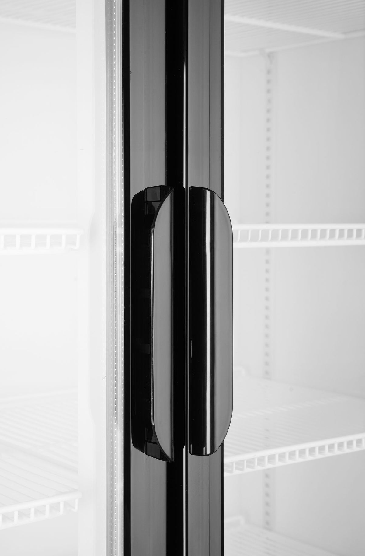 FRIGORIFERO PER BAR POSTERIORE CON PANNELLO RETROILLUMINATO, DOPPIA PORTA, ARKTIC, 512L, NERO, 230V/ - 233795