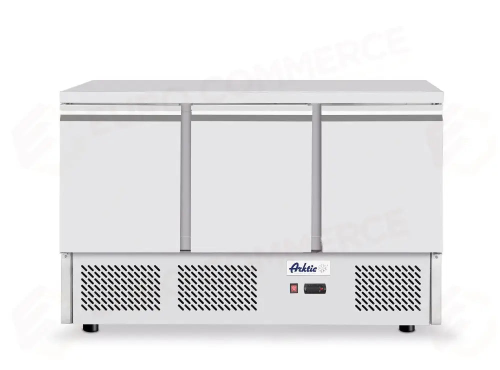 BANCO REFRIGERATO A TRE PORTE KITCHEN LINE ARKTIC 230V/220W 1375X700X(H)890MM - HENDI