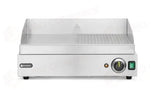 FRY TOP METÀ RIGATA HENDI PROFI LINE 1/2 LISCIA 230V/2400W 527X404X(H)233MM - 203156