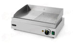 FRY TOP METÀ RIGATA HENDI PROFI LINE 1/2 LISCIA 230V/2400W 527X404X(H)233MM - 203156