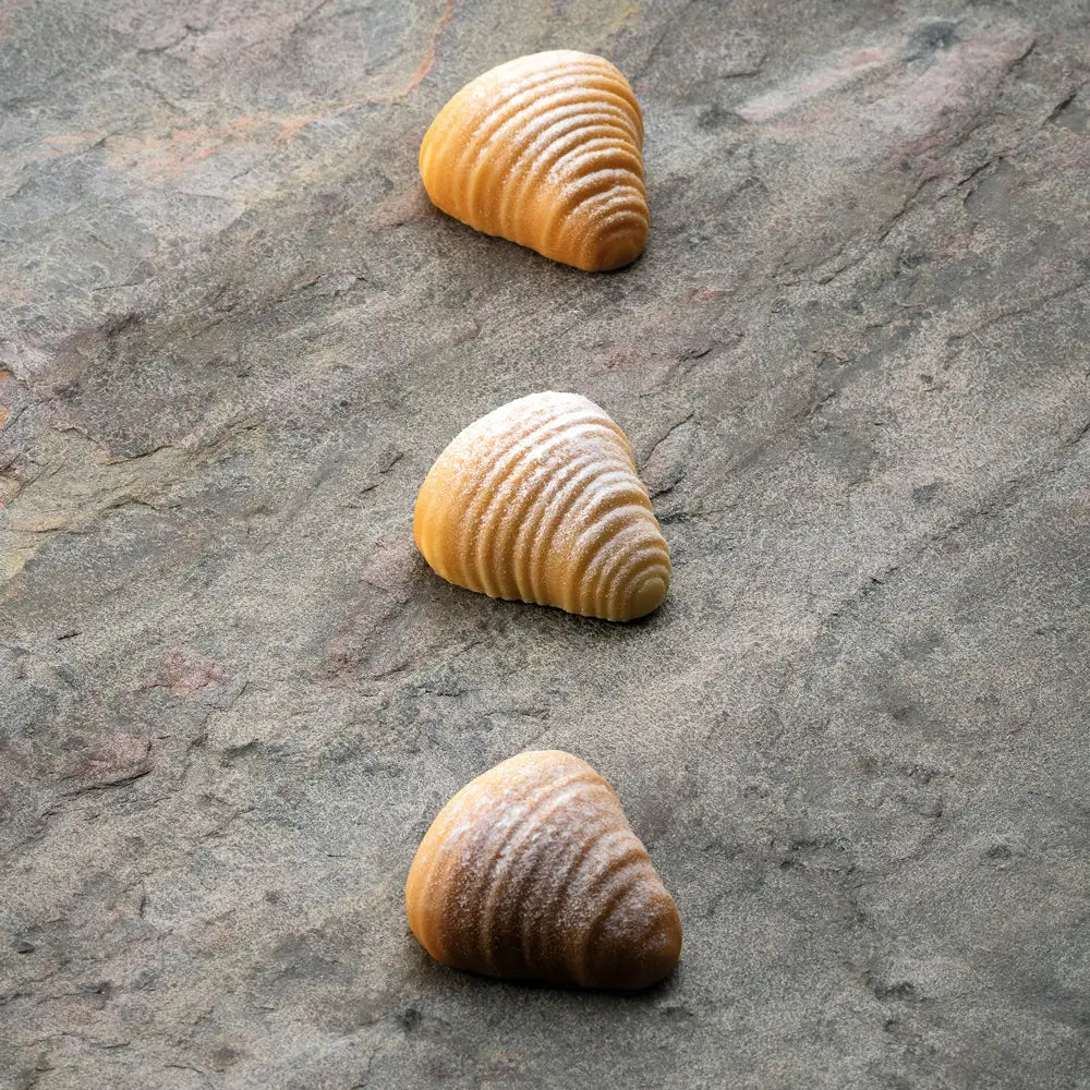 STAMPO PAVOFLEX IN SILICONE SFOGLIATELLA MIGNON 400 X 300 MM - 30 IMPRONTE MM 45X43,5X22 H VOL. ~ 20 ML - PX4378S
