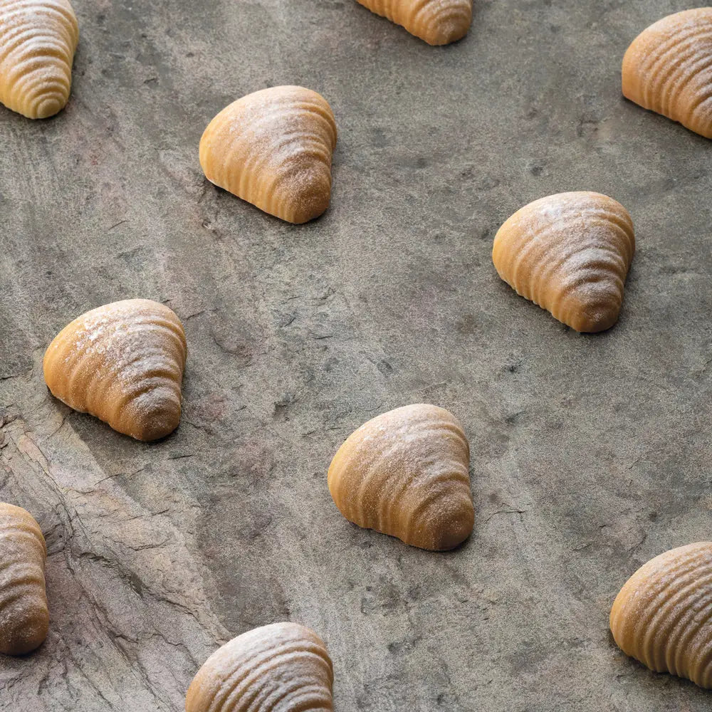 STAMPO PAVOFLEX IN SILICONE SFOGLIATELLA MIGNON 400 X 300 MM - 30 IMPRONTE MM 45X43,5X22 H VOL. ~ 20 ML - PX4378S