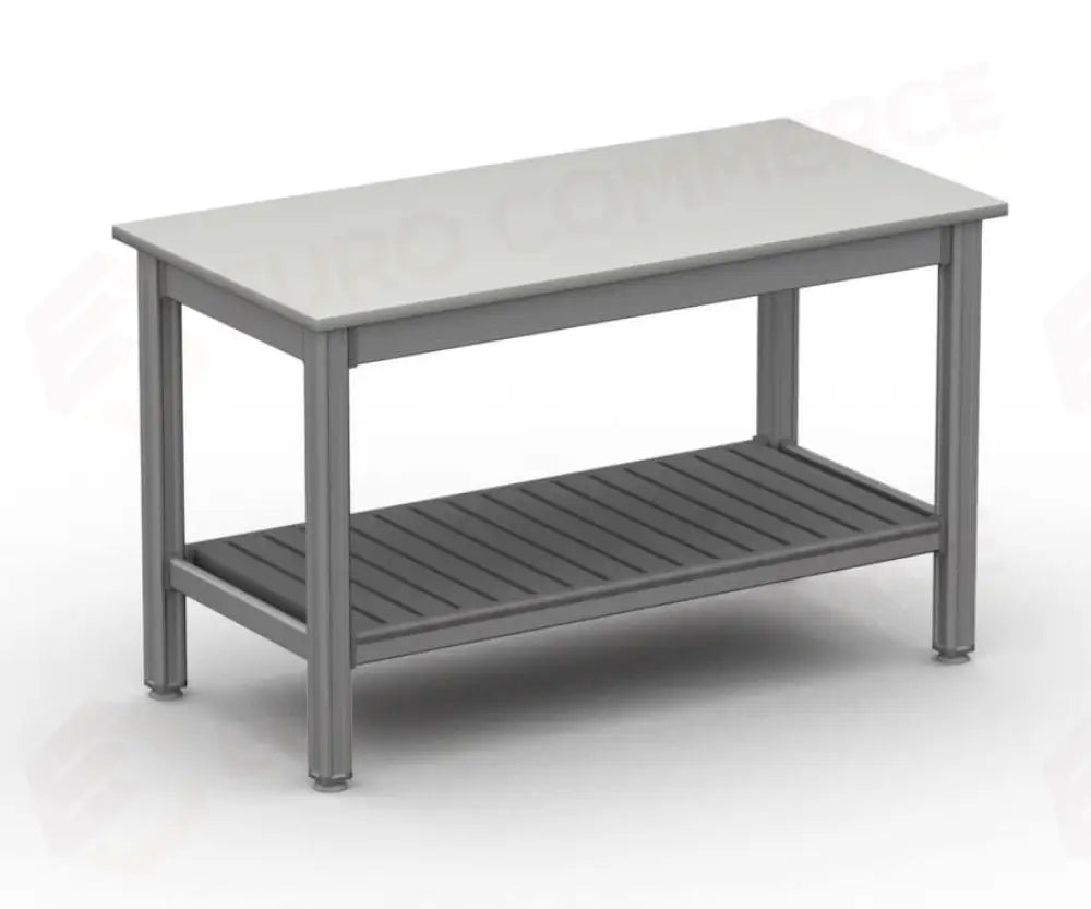 Tavolo con ripiano inferiore