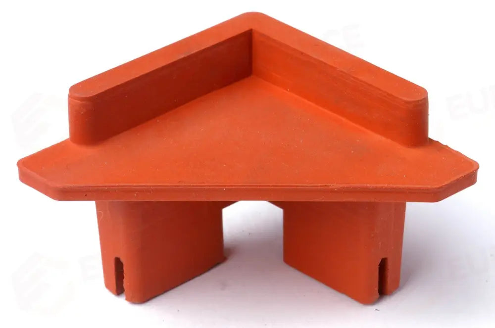 TRIANGOLO PER IMPILARE E AGGANCIARE TRA LORO LE TEGLIE DA COTTURA AD ANGOLO RETTO. RESISTENTE A TEMPERATURE DA -40°